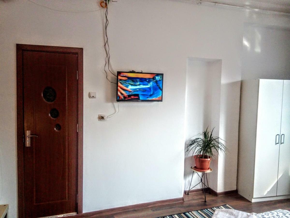 Central Bright Modern Studio Bucharest Exterior photo